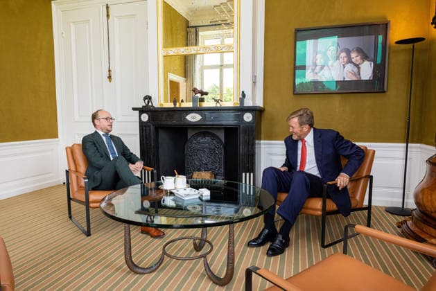 04-06-2026 HtB King Willem-Alexander during a meeting with de heer E. van der Burg, staatssecretaris van Binnenlandse Zaken en Koninkrijksrelaties (Koninkrijksrelaties en Slagvaardige Overheid), de heer E. Eerenberg MSc., staatssecretaris van FinanciÃ«n, en mevrouw mr. S. Th.P.H. Palmen-Schlangen, staatssecretaris van FinanciÃ«n (Herstel Toeslagen) at palace Huis ten Bosch in The Hague. Â  Copyright: xPPEx