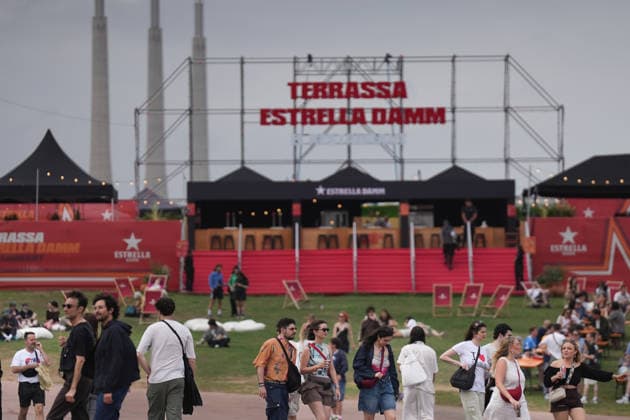 First day of Primavera Sound Barcelona 2026 Dozens of people during the first day of Primavera Sound Barcelona 2026, on June 4, 2026, in Barcelona, Catalonia Spain Primavera Sound Barcelona 2026 takes place between June 4 and 6 with an expected 70 000 attendees per day with a high number of international audience The line-up includes about 150 artists with headliners such as Doja Cat, Massive Attack and Bad Gyal Thursday 4 The Cure, Addison Rae and Skrillex Friday 5 and The xx, Gorillaz and My Bloody Valentine Saturday 6 04 JUNE 2026 MUSIC PRIMAVERA SOUND ARTISTS MUSIC CATALONIA BARCELONA PUBLIC FESTIVAL Barcelona Catalunya Catalunya Catalunya Spain  Copyright: xDavidxZorrakinox 7571258