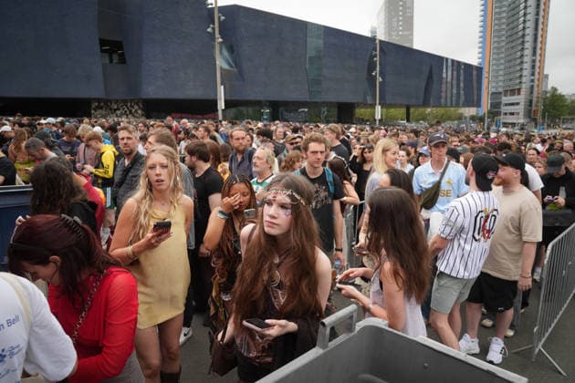 First day of Primavera Sound Barcelona 2026 Dozens of people during the first day of Primavera Sound Barcelona 2026, on June 4, 2026, in Barcelona, Catalonia Spain Primavera Sound Barcelona 2026 takes place between June 4 and 6 with an expected 70 000 attendees per day with a high number of international audience The line-up includes about 150 artists with headliners such as Doja Cat, Massive Attack and Bad Gyal Thursday 4 The Cure, Addison Rae and Skrillex Friday 5 and The xx, Gorillaz and My Bloody Valentine Saturday 6 04 JUNE 2026 MUSIC PRIMAVERA SOUND ARTISTS MUSIC CATALONIA BARCELONA PUBLIC FESTIVAL Barcelona Catalunya Catalunya Catalunya Spain  Copyright: xDavidxZorrakinox 7571250