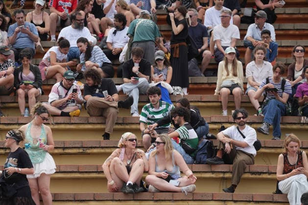 First day of Primavera Sound Barcelona 2026 Dozens of people during the first day of Primavera Sound Barcelona 2026, on June 4, 2026, in Barcelona, Catalonia Spain Primavera Sound Barcelona 2026 takes place between June 4 and 6 with an expected 70 000 attendees per day with a high number of international audience The line-up includes about 150 artists with headliners such as Doja Cat, Massive Attack and Bad Gyal Thursday 4 The Cure, Addison Rae and Skrillex Friday 5 and The xx, Gorillaz and My Bloody Valentine Saturday 6 04 JUNE 2026 MUSIC PRIMAVERA SOUND ARTISTS MUSIC CATALONIA BARCELONA PUBLIC FESTIVAL Barcelona Catalunya Catalunya Catalunya Spain  Copyright: xDavidxZorrakinox 7571264
