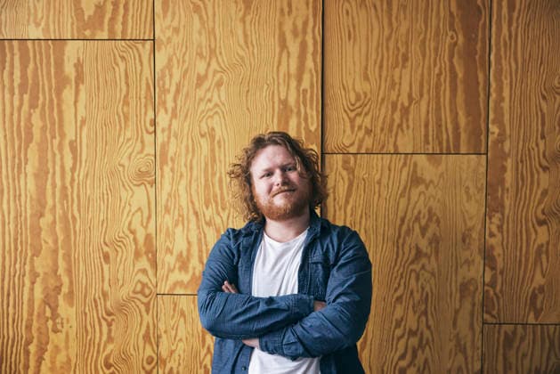 Portrait of confident male tech entrepreneur standing with arms crossed against brown wall in office Sweden, Stockholm, model released, property released Copyright: xMaskotx , MA124336 MA124336