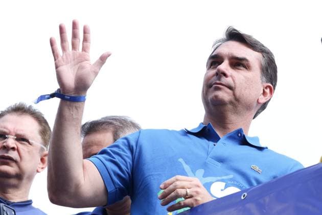 34th March for Jesus in Sao Paulo Senator and pre-candidate for the presidency of the Republic of Brazil, Flavio Bolsonaro, during the 34th March for Jesus, in the northern zone of Sao Paulo, this Thursday, June 4, 2026. SAO PAULO SAO PAULO BRAZIL Copyright: xMarinaxUezimax