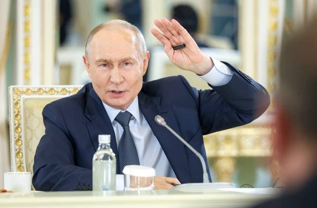 Russia Putin International News Agencies Heads 9181824 04.06.2026 Russian President Vladimir Putin holds a meeting with heads of international news agencies as part of the St. Petersburg International Economic Forum (SPIEF) at the Constantine Palace in Strelna in the suburb of St. Petersburg, Russia. Valeriy Sharifulin Sputnik St. Petersburg Russia  Copyright: xValeriyxSharifulinx