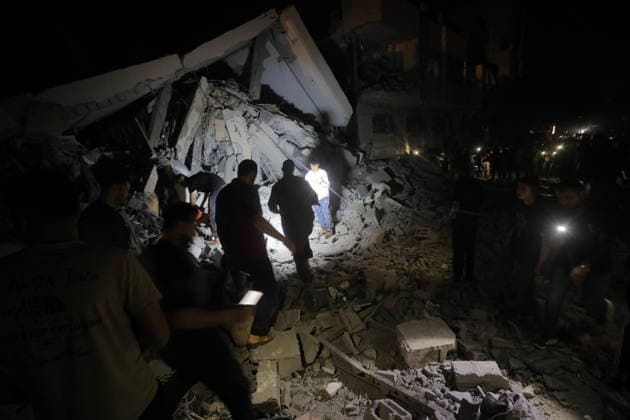 Israeli strike targets building in Nuseirat Camp, Gaza DEIR AL-BALAH, GAZA, PALESTINE - JUNE 4: Palestinians inspect the damaged building as the Israeli army targeted a building belonging to the Darwish family in the Nuseirat refugee camp in Deir al-Balah, Gaza, Palestine, on June 4, 2026. Hassan Jedi Anadolu Deir al-Balah Gaza. Editorial use only. Please get in touch for any other usage.  Copyright: x2026xAnadoluxHassanxJedix