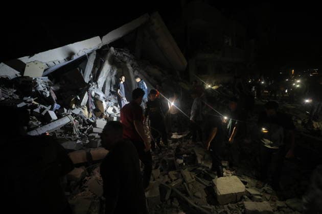 Israeli strike targets building in Nuseirat Camp, Gaza DEIR AL-BALAH, GAZA, PALESTINE - JUNE 4: Palestinians inspect the damaged building as the Israeli army targeted a building belonging to the Darwish family in the Nuseirat refugee camp in Deir al-Balah, Gaza, Palestine, on June 4, 2026. Hassan Jedi Anadolu Deir al-Balah Gaza. Editorial use only. Please get in touch for any other usage.  Copyright: x2026xAnadoluxHassanxJedix