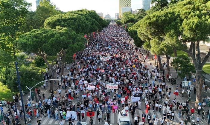 Protests against tourism project continue in Albania TIRANA, ALBANIA - JUNE 4: An aerial view of thousands of demonstrators carrying banners and placards gather on the Boulevard of the Martyrs of the Nation to protest the planned sale of a beach in the Zvernec area of Vlora as part of a tourism development project, in Tirana, Albania on June 4, 2026. Olsi Shehu Anadolu Tirana Albania. Editorial use only. Please get in touch for any other usage.  Copyright: x2026xAnadoluxOlsixShehux