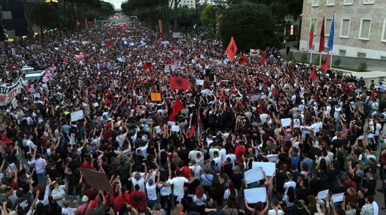 Protests against tourism project continue in Albania TIRANA, ALBANIA - JUNE 4: An aerial view of thousands of demonstrators carrying banners and placards gather on the Boulevard of the Martyrs of the Nation to protest the planned sale of a beach in the Zvernec area of Vlora as part of a tourism development project, in Tirana, Albania on June 4, 2026. Olsi Shehu Anadolu Tirana Albania. Editorial use only. Please get in touch for any other usage.  Copyright: x2026xAnadoluxOlsixShehux