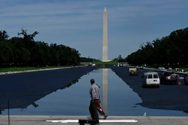 Trump s remodeled Lincoln Memorial Reflecting Pool fills with water The reflecting pool is refilled after being repainted at the directive of President Donald Trump ahead of America 250 on June 4, 2026 in Washington, DC.. Photo by Olivier Douliery ABACAPRESS.COM Washington DC United States  Copyright: xDoulieryxOlivier ABACAx