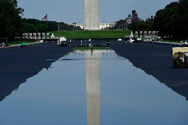 Trump s remodeled Lincoln Memorial Reflecting Pool fills with water The reflecting pool is refilled after being repainted at the directive of President Donald Trump ahead of America 250 on June 4, 2026 in Washington, DC.. Photo by Olivier Douliery ABACAPRESS.COM Washington DC United States  Copyright: xDoulieryxOlivier ABACAx