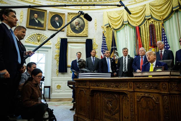 DC: President Trump Announces $700 million Beautiful, Clean Coal Investment U.S. President Donald Trump makes an announcement on Beautiful, Clean Coal in the Oval Office at the White House on June 4, 2026 in Washington, D.C. Trump is announcing a plan to invest $700 million for coal plants and energy infrastructure using the Defense Production Act. (Photo by Samuel Corum Pool ABACAPRESS.COM) Washington DC United States  Copyright: xPool ABACAx