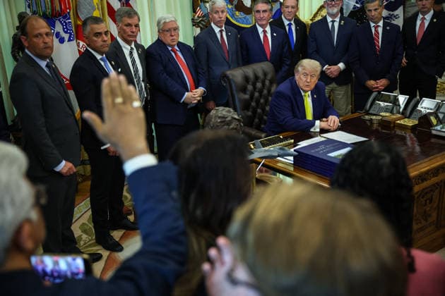 DC: President Trump Announces $700 million Beautiful, Clean Coal Investment U.S. President Donald Trump makes an announcement on Beautiful, Clean Coal in the Oval Office at the White House on June 4, 2026 in Washington, D.C. Trump is announcing a plan to invest $700 million for coal plants and energy infrastructure using the Defense Production Act. (Photo by Samuel Corum Pool ABACAPRESS.COM) Washington DC United States  Copyright: xPool ABACAx