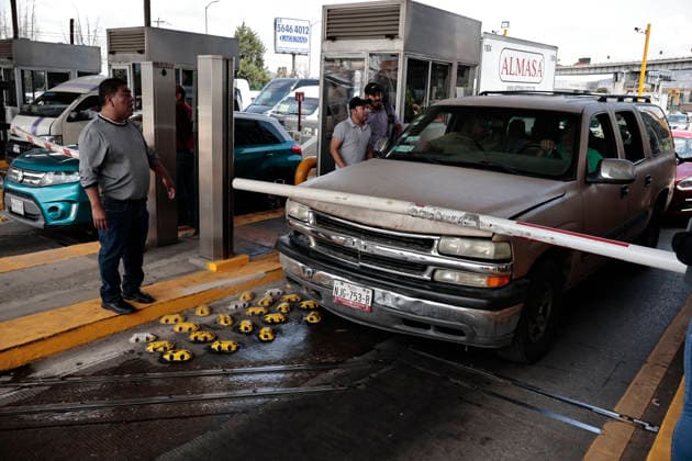 June 4, 2026, Mexico City, Cdmx, Mexico: As part of a day of blockades and demonstrations by the CNTE, they took over the Chalco tollbooth, which connects to the volcanic region and the state of Morelos, near Cuernavaca, close to the exit towards Puebla. During their peaceful protest, they allowed private and cargo vehicles to pass through without paying the toll, aiming to pressure the government of Claudia Sheinbaum to repeal the ISSSTE law, which has generated discontent and insecurity regarding the retirement of education workers. This law was modified by former President Enrique PeoÂ±a Nieto. The CNTE teachers union has requested a meeting with the president, but she has rejected their request. Because of this refusal, the teachers h - ZUMAp204 20260604_zip_p204_002 Copyright: xJosuexPerezx