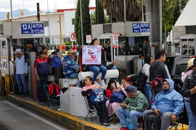 CNTE Teachers Allow Motorists To Pass Freely At Toll Booths Teachers belonging to the National Coordinator of Education Workers (CNTE) are allowing motorists to pass freely at the San Marcos toll booths in Chalco, as part of the protests that began last Monday demanding the repeal of the Law of the Institute of Security and Social Services for State Workers (ISSSTE). on June 4, 2026 in Chalco, Mexico. (Photo by Ian Robles Eyepix Group) Copyright: xIanxRobles xEyepixxGroupx EL_04062026_185790JPEG