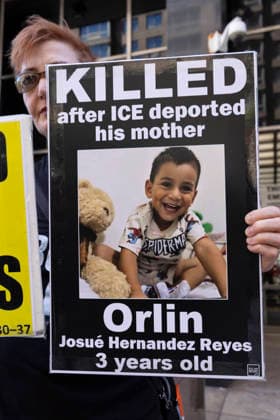 June 4, 2026, New York, New York, USA: Demonstrators join Rise and Resist s weekly vigil for those impacted by the Trump administration s immigrant detention and mass deportation policies outside the immigration courts, Department of Homeland Security and U.S. Immigration and Customs Enforcement offices at 26 Federal Plaza in Lower Manhattan. A participant holds a sign that reads KILLED after ICE deported his mother Orlin Josue Hernandez Reyes 3 years old with his picture. Protesters denounce the newest Justice Department policies of moving up the dates of immigrants hearings and scheduling mega masters, calendar hearings including 100 or more people at a time. New York USA - ZUMAr174 20260604_znp_r174_014 Copyright: xGinaxMxRandazzox