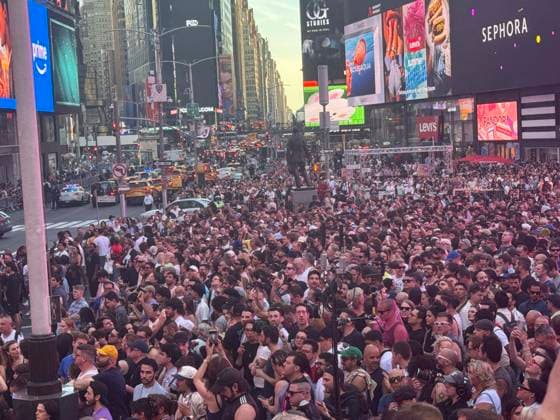 June 4, 2026, New York, New York, USA: A view of the crowd for the Madonna surprise pop up concert partnered with the app Grindr in Time Square to promote her new album Confessions ll also called Confessions on the Dance Floor - Part ll. New York USA - ZUMAk03_ 20260604_zaf_k03_050 Copyright: xNancyxKaszermanx
