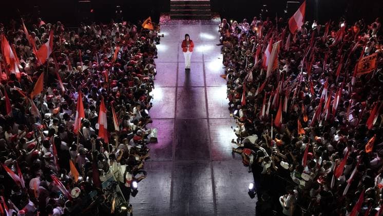 Keiko Fujimori Campaign Closing Event in Peru LIMA, PERU - JUNE 04: Thousands of supporters of presidential candidate Keiko Fujimori attended her campaign closing event held at the Arena Monumental on June 4, 2026, in Lima, Peru. The event, held three days before the presidential runoff election on June 7, brought together supporters, musical groups, and guests affiliated with the Fuerza Popular party. Klebher Vasquez Anadolu Lima Peru. Editorial use only. Please get in touch for any other usage.  Copyright: x2026xAnadoluxKlebherxVasquezx