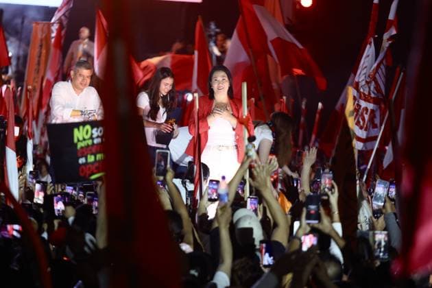 Keiko Fujimori Campaign Closing Event in Peru LIMA, PERU - JUNE 04: Thousands of supporters of presidential candidate Keiko Fujimori attended her campaign closing event held at the Arena Monumental on June 4, 2026, in Lima, Peru. The event, held three days before the presidential runoff election on June 7, brought together supporters, musical groups, and guests affiliated with the Fuerza Popular party. Klebher Vasquez Anadolu Lima Peru. Editorial use only. Please get in touch for any other usage.  Copyright: x2026xAnadoluxKlebherxVasquezx
