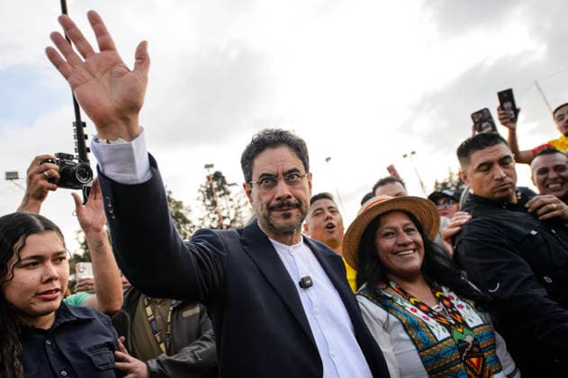 June 4, 2026, Bogota, Bogota D.C, Colombia: Colombian left-wing presidential candidate Ivan Cepeda and his running mate Aida Quilcue receive support from football fans in the midst of the presidential runoffs on June 4, 2026, in Bogota, Colombia. Bogota Colombia - ZUMAvp1_ 20260604_zia_vp1_010 Copyright: xSebastianxBarrosx