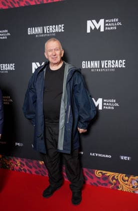 Jean Paul Gaultier Personalities at the first major French retrospective devoted to Gianni Versace at the Musée Maillol in Paris on June 4, 2026 Gianni Versace Retrospective brings together nearly 450 exceptional pieces original creations and silhouettes, accessories, sketches, decorative objects, photographs, In a resolutely pop scenography designed by Nathalie Crinière, the exhibition retraces an entire career dedicated to creation, and reveals the multiple inspirations that shaped Versaces universe  Copyright: xAnne-SophiexGuebeyx xBestimagexAnne-SophiexGuebeyx xBestimagex