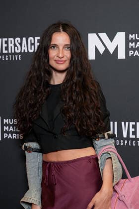 Valerie Babarykina Personalities at the first major French retrospective devoted to Gianni Versace at the Musée Maillol in Paris on June 4, 2026 Gianni Versace Retrospective brings together nearly 450 exceptional pieces original creations and silhouettes, accessories, sketches, decorative objects, photographs, In a resolutely pop scenography designed by Nathalie Crinière, the exhibition retraces an entire career dedicated to creation, and reveals the multiple inspirations that shaped Versaces universe  Copyright: xAnne-SophiexGuebeyx xBestimagexAnne-SophiexGuebeyx xBestimagex