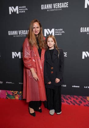 Tania Forgo, Maxime Forgo Personalities at the first major French retrospective devoted to Gianni Versace at the Musée Maillol in Paris on June 4, 2026 Gianni Versace Retrospective brings together nearly 450 exceptional pieces original creations and silhouettes, accessories, sketches, decorative objects, photographs, In a resolutely pop scenography designed by Nathalie Crinière, the exhibition retraces an entire career dedicated to creation, and reveals the multiple inspirations that shaped Versaces universe  Copyright: xAnne-SophiexGuebeyx xBestimagexAnne-SophiexGuebeyx xBestimagex