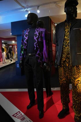 Illustration Personalities at the first major French retrospective devoted to Gianni Versace at the Musée Maillol in Paris on June 4, 2026 Gianni Versace Retrospective brings together nearly 450 exceptional pieces - original creations and silhouettes, accessories, sketches, decorative objects, photographs, In a resolutely pop scenography designed by Nathalie Crinière, the exhibition retraces an entire career dedicated to creation, and reveals the multiple inspirations that shaped Versaces universe  Copyright: xAnne-SophiexGuebeyx xBestimagexAnne-SophiexGuebeyx xBestimagex