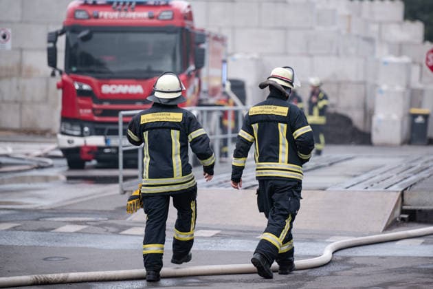 Brand bei Entsorgungsbetrieb 1.000 mÂ³ Restmüll in Flammen Am 05.06.2026 brach gegen 05:15 Uhr auf dem Gelände des Entsorgungsbetriebs Remondis in Welgesheim ein Brand aus. Ein Restmüllhaufen von rund 1.000 Kubikmeter stand in Flammen; als vermutliche Ursache nannte der Pressesprecher der Feuerwehr einen nicht fachgerecht entsorgten Lithium-Ionen-Akku. Im Einsatz waren rund 80 Kräfte der Freiwilligen Feuerwehren aus neun umliegenden Gemeinden sowie SEG Verpflegung des DRK und das THW. Um 06:30 Uhr wurde über die Warn-App NINA vor Geruchsbelästigung gewarnt; das Bundesamt für Bevölkerungsschutz und Katastrophenhilfe veröffentlichte um 06:16 Uhr über die Feuerwehrleitstelle Mainz eine Warnung vor massiver Rauchentwicklung. Der E