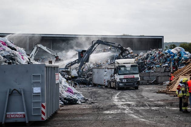 Brand bei Entsorgungsbetrieb 1.000 mÂ³ Restmüll in Flammen Am 05.06.2026 brach gegen 05:15 Uhr auf dem Gelände des Entsorgungsbetriebs Remondis in Welgesheim ein Brand aus. Ein Restmüllhaufen von rund 1.000 Kubikmeter stand in Flammen; als vermutliche Ursache nannte der Pressesprecher der Feuerwehr einen nicht fachgerecht entsorgten Lithium-Ionen-Akku. Im Einsatz waren rund 80 Kräfte der Freiwilligen Feuerwehren aus neun umliegenden Gemeinden sowie SEG Verpflegung des DRK und das THW. Um 06:30 Uhr wurde über die Warn-App NINA vor Geruchsbelästigung gewarnt; das Bundesamt für Bevölkerungsschutz und Katastrophenhilfe veröffentlichte um 06:16 Uhr über die Feuerwehrleitstelle Mainz eine Warnung vor massiver Rauchentwicklung. Der E