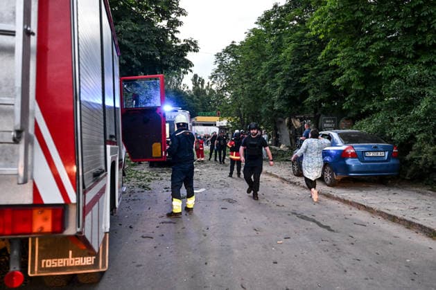Rescuers respond to a Russian drone attack on a residential area in the Shevchenkivskyi district, Zaporizhzhia, Ukraine, June 4, 2026. Russian forces launched a drone strike on one of the city’s residential areas, killing one person and injuring 16 others. The blast wave and debris shattered windows and balconies in apartment blocks. (Photo by Dmytro Smolienko Ukrinform) Russian forces launch drone strike on district in Zaporizhzhia  Copyright: xDmytroxSmolienkox
