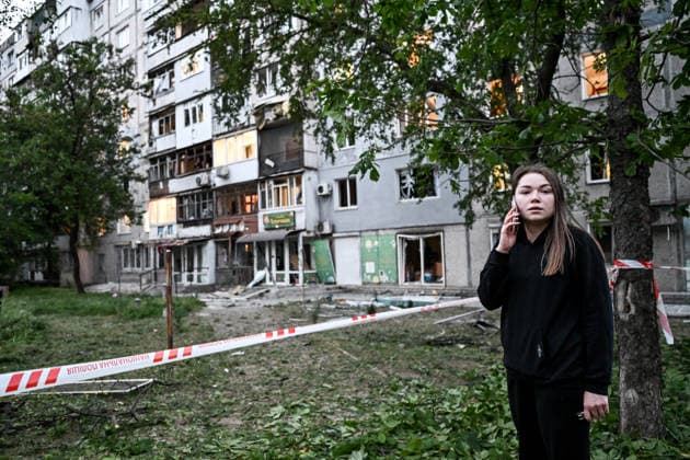 A woman talks on the phone outside an apartment block in the Shevchenkivskyi district, damaged by a Russian drone attack, Zaporizhzhia, Ukraine, June 4, 2026. Russian forces launched a drone strike on one of the city’s residential areas, killing one person and injuring 16 others. The blast wave and debris shattered windows and balconies in apartment blocks. (Photo by Dmytro Smolienko Ukrinform) Russian forces launch drone strike on district in Zaporizhzhia  Copyright: xDmytroxSmolienkox
