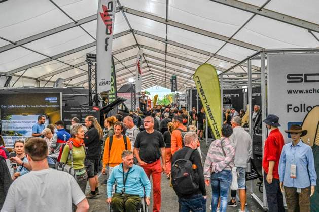 LSP ALLRADMESSE- Besucher auf dem Ausstellungs Gelande der jaehrlichen Offroad Messe Abenteuer und Allrad 2026 in Bad Kissingen am 04.06.2026 ist gestartet Bayern Frankreich *** LSP ALLRADMESSE visitors on the exhibition grounds of the annual offroad fair Abenteuer und Allrad 2026 in Bad Kissingen on 04 06 2026 has started Bavaria France