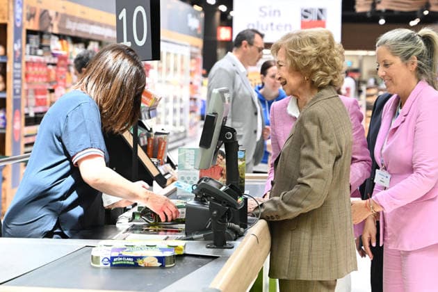 Queen Sofia visits one of the donation points on the occasion of the beginning of the Spring Collection of the Spanish Federation of Food Banks Queen Sofia visits one of the donation points on the occasion of the beginning of the Spring Collection of the Spanish Federation of Food Banks, on June 5, 2026, in Madrid Spain REINA SOFIA SOLIDARITY FOOD BANK JUNE 5, 2026 José Madrid Madrid Madrid Spain  Copyright: xJosÃ xOlivax 7573101