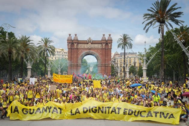 Teachers rally in Barcelona to demand labor improvements Education workers during a demonstration, June 5, 2026, in Barcelona, Catalonia Spain The demonstration, called by the unions Ustec-Stes, CGT Ensenyament and Intersindical, demand a salary increase higher than that agreed by the Government with CCOO and UGT, the reduction of ratios, more resources for inclusive schools, more staff in the centers and less bureaucracy, as well as the reopening of a specific negotiating table and the presentation of a real proposal for labor improvements by the Ministry of Education 05 JUNE 2026 Espana  Copyright: xDavidxZorraquinox 7573191