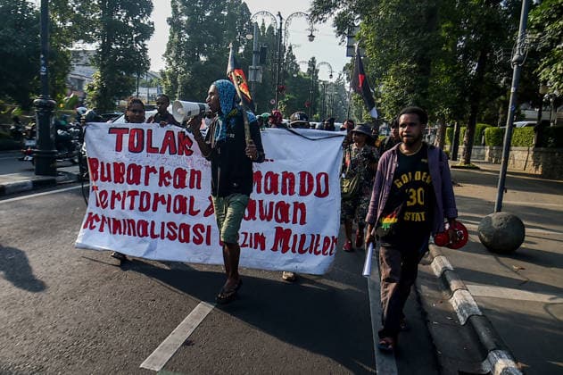 June 5, 2026, Bandung, West Java, Indonesia: Papuan student activists protested during World Environment Day celebrations in Bandung, Indonesia. They opposed the National Strategic Project (PSN) and geothermal project in the Gede Pangrango area of Ã¢â‚¬¹Ã¢â‚¬¹West Java, as well as the seizure of indigenous land, criminalization, and militarism in Papua. They also called for a free Palestine and an end to Israeli oppression. Bandung Indonesia  - ZUMAr272 20260605_zip_r272_009 Copyright: xDimasxRachmatsyahx