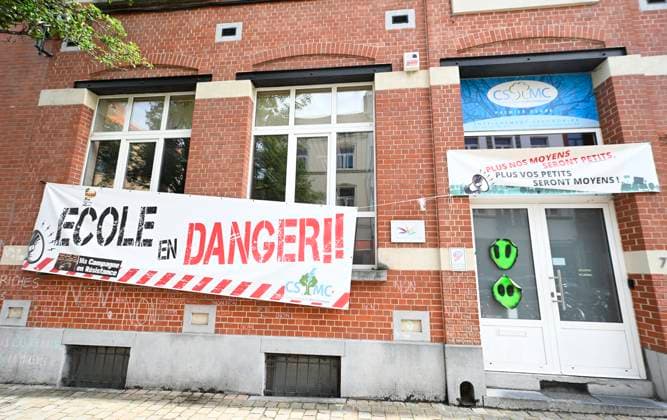 Protest outside school in Ixelles-Elsene 05 06 2026 IXELLES - ELSENE, BELGIUM - JUNE 05 : Protest outside school in Ixelles-Elsene (School Ma Campagne) on June 5, 2026 in Ixelles - Elsene, Belgium, 05 06 2026 Ixelles - Elsene Belgium  Copyright: xDidierxLebrunx