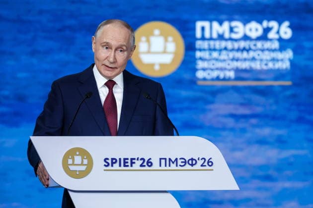 News Bilder des Tages RUSSIA, ST PETERSBURG - JUNE 5, 2026: Russia s President Vladimir Putin addresses the plenary session of the 2026 St Petersburg International Economic Forum at the ExpoForum Convention and Exhibition Centre. Valery Sharifulin TASS  93402867