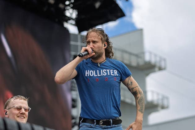 Rock am Ring 2026 Mehnersmoos - 05.06.26 Mehnersmoos auf der Utopia Stage. MadFred (Frederik Moos, blaues Shirt) und Maydn (Tobias Mehner, weisses Shirt) - Erster Festivaltag am Freitag, 05.06.2026, bei Rock am Ring 2026 am Nürburgring in der Eifel. Das dreitägige Musikfestival dauert bis Sonntag, 07.06.2026, und gehört zu den größten Open-Air-Festivals Deutschlands. Nürburg Nürburgring Rheinland-Pfalz Deutschland *** Rock am Ring 2026 Mehnersmoos 05 06 26 Mehnersmoos on the Utopia Stage MadFred Frederik Moos, blue shirt and Maydn Tobias Mehner, white shirt First festival day on Friday, 05 06 2026, at Rock am Ring 2026 at the Nürburgring in the Eifel The three-day music festival lasts until Sunday, 07 06 2026, and is one of the larg Copyright: xMarcxJohnx