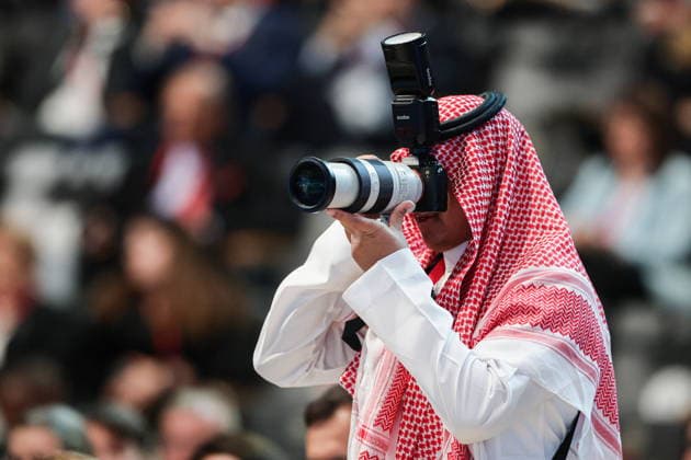 News Bilder des Tages RUSSIA, ST PETERSBURG - JUNE 5, 2026: A photographer covers the plenary session of the 2026 St Petersburg International Economic Forum at the ExpoForum Convention and Exhibition Centre. Vladimir Smirnov TASS  93403141