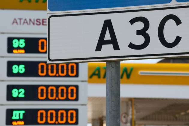 RUSSIA, SIMFEROPOL - JUNE 5, 2026: A fuel price display at an ATAN petrol station. Crimea Head Aksyonov announced that rationing measures will be introduced to limit petrol purchases for the next several days Simferopol Russia  - ZUMAt113 20260605_zaa_t113_423 Copyright: xSergeixMalgavkox