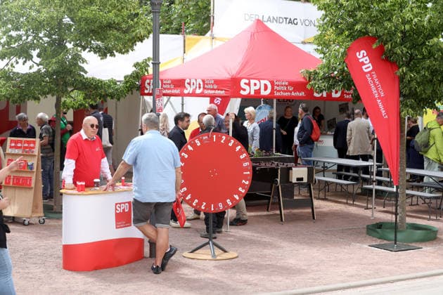 24. Sachsen-Anhalt Tag in Bernburg Bernburg, 5.6.2026 SPD Stand beim 24. Sachsen-Anhalt Tag in Bernburg Sachsen-Anhalt *** 24 Saxony-Anhalt Day in Bernburg Bernburg, 5 6 2026 SPD stand at the 24 Saxony-Anhalt Day in Bernburg Saxony-Anhalt Copyright: xMatthiasxGränzdörferx