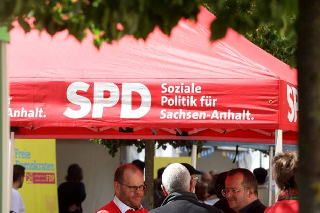 24. Sachsen-Anhalt Tag in Bernburg Bernburg, 5.6.2026 SPD Stand beim 24. Sachsen-Anhalt Tag in Bernburg Sachsen-Anhalt *** 24 Saxony-Anhalt Day in Bernburg Bernburg, 5 6 2026 SPD stand at the 24 Saxony-Anhalt Day in Bernburg Saxony-Anhalt Copyright: xMatthiasxGränzdörferx