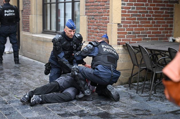Demonstration in Brussels against planned budget cuts in education BRUSSELS, BELGIUM - JUNE 5: Belgian police detain some of the protesters during a demonstration held against planned budget cuts in French-language education by students in Brussels, Belgium on June 5, 2026. Dursun Aydemir Anadolu Brussels Belgium. Editorial use only. Please get in touch for any other usage.  Copyright: x2026xAnadoluxDursunxAydemirx
