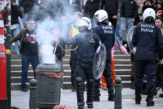 Demonstration in Brussels against planned budget cuts in education BRUSSELS, BELGIUM - JUNE 5: Belgian police clash with some of the protesters during a demonstration held against planned budget cuts in French-language education by students in Brussels, Belgium on June 5, 2026. Dursun Aydemir Anadolu Brussels Belgium. Editorial use only. Please get in touch for any other usage.  Copyright: x2026xAnadoluxDursunxAydemirx