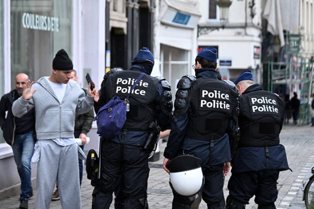 Demonstration in Brussels against planned budget cuts in education BRUSSELS, BELGIUM - JUNE 5: Belgian police search some of the protesters during a demonstration held against planned budget cuts in French-language education by students in Brussels, Belgium on June 5, 2026. Dursun Aydemir Anadolu Brussels Belgium. Editorial use only. Please get in touch for any other usage.  Copyright: x2026xAnadoluxDursunxAydemirx