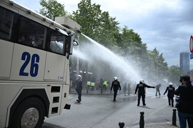 Demonstration in Brussels against planned budget cuts in education BRUSSELS, BELGIUM - JUNE 5: Belgian police sprays pressured water to protesters during a demonstration held against planned budget cuts in French-language education by students in Brussels, Belgium on June 5, 2026. Dursun Aydemir Anadolu Brussels Belgium. Editorial use only. Please get in touch for any other usage.  Copyright: x2026xAnadoluxDursunxAydemirx