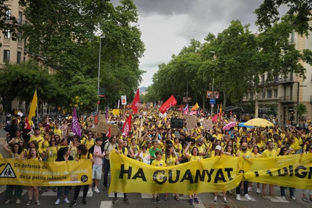 The demonstration, called by the unions Ustec-Stes, CGT Ensenyament and Intersindical, demand a salary increase higher than the one agreed by the Government with CCOO and UGT, the reduction of ratios, more resources for inclusive schools, more staff in the centers and less bureaucracy, as well as the reopening of a specific negotiating table and the presentation of a real proposal for labor improvements by the ministry 05 JUNE 2026 MANIFESTATION EDUCATIONAL COMMUNITY EDUCATION Barcelona, Catalunya Barcelona, Catalunya Spain  Copyright: xDavidxZorrakinox 7573929