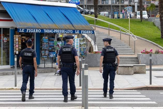 G7 AMBIANCE EVIAN PREPARATION PHOTOPQR LE DAUPHINE Tom PHAM VAN SUU Évian les Bains 05 06 2026 A Evian les Bains Haute Savoie , le 5 juin 2026 The lakeside town of Evian is slowly preparing to welcome the G7 international summit, from June 15th to 17th The presence of security forces is increasing, while military infrastructures are being erected National police forces and CRS patrol the town Evian, France, on June 5, 2026 Ten days before the G7 summit, security measures in the town of Evian les Bains are becoming increasingly visible Évian les Bains Haute Savoie Rhône Alpes France  Copyright: xPHOTOPQR LExDAUPHINE MAXPPPxTomxPHAMxVANxSUUx 20260605JDL7312 20260605JDL7312