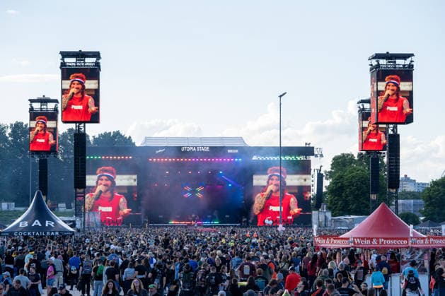 Die deutsche Metalcore- und Trancecore-Band Electric Callboy sorgt mit einer hochenergetischen Show auf der Hauptbühne (Utopia Stage) bei Rock im Park 2026 für Ekstase im Publikum. Nürnberg Zeppelinfeld Bayern Deutschland *** The German metalcore and trancecore band Electric Callboy will be bringing ecstasy to the audience with a high-energy show on the Utopia Stage main stage at Rock im Park 2026 Nuremberg Zeppelinfeld Bavaria Germany