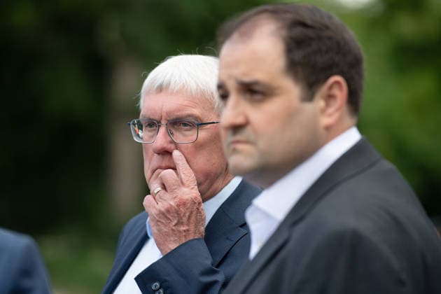 v.l. Sebastian SCHUSTER, CDU, Landrat des Rhein-Sieg-Kreises, Nathanael LIMINSKI, Leiter der Staatskanzlei NRW, Sperrung der Autobahnbruecke der A 565 noerdlich von Bonn ueber den Rhein, *** f l Sebastian SCHUSTER, CDU, District Administrator of the Rhein Sieg District, Nathanael LIMINSKI, Head of the NRW State Chancellery, closure of the A 565 highway bridge north of Bonn over the Rhine,