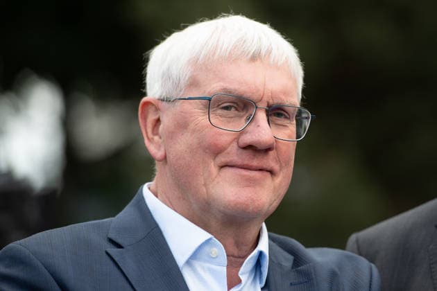 Sebastian SCHUSTER, CDU, Landrat des Rhein-Sieg-Kreises, Portraet, Portrait, Porträt, Einzelbild, angeschnittenes Einzelmotiv, Sperrung der Autobahnbruecke der A 565 noerdlich von Bonn ueber den Rhein, *** Sebastian SCHUSTER, CDU, District Administrator of the Rhein Sieg District, portrait, portrait, portrait, single picture, cropped single motif, closure of the highway bridge of the A 565 north of Bonn over the Rhine,